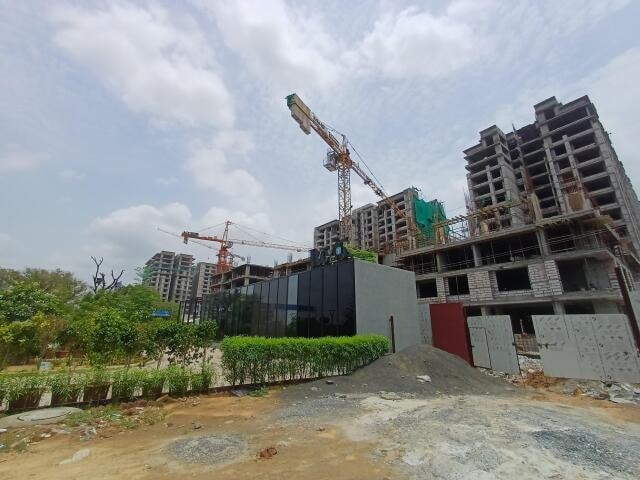 Raivat Turquoise Re 45  - side view in Ahmedabad