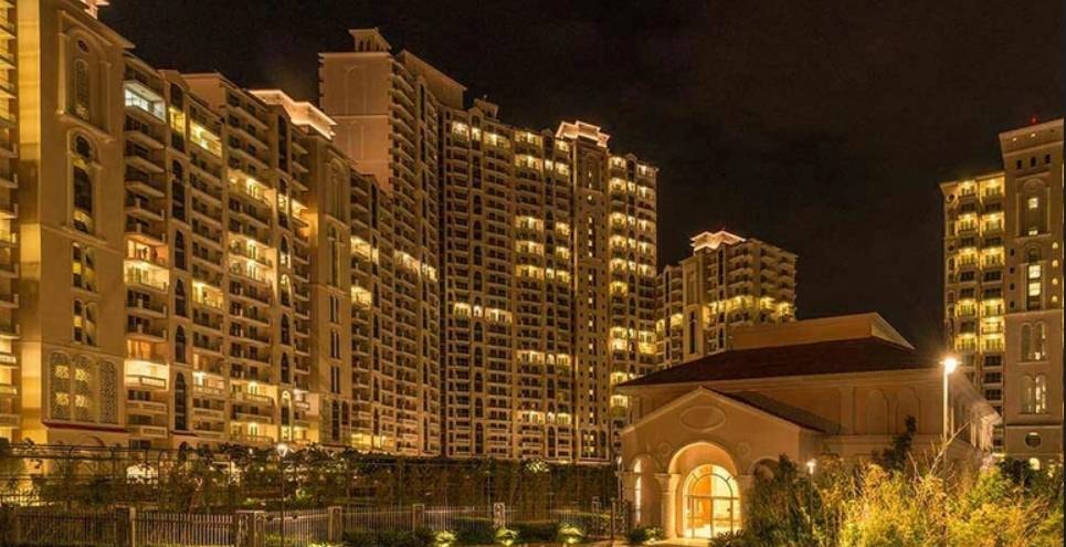 DLF Regal Gardens - side view in Gurgaon