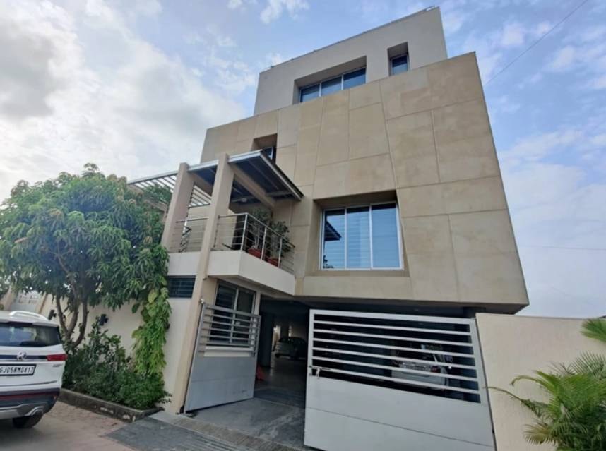 9 BHK House/Villa for Resale in Piplod, Surat - 9 BHK villa for buy-resale in Piplod, Surat - main view