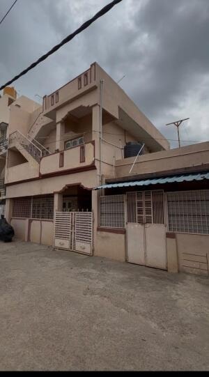 Shanthi Nagar - 3 BHK bungalow for buy-resale in Shanthi Nagar, Tumakuru - main view