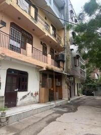 DDA Flats Sarita Vihar - detail view in Chanakya Puri
