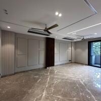 India Crescent Royale - side view in Vasant Vihar