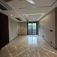India Crescent Royale - detail view in Vasant Vihar