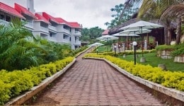 Sanatan Best Western Peace Valley - side view in Quepem