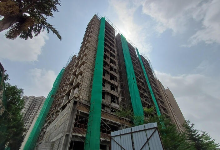 Green Garnet - side view in Ahmedabad
