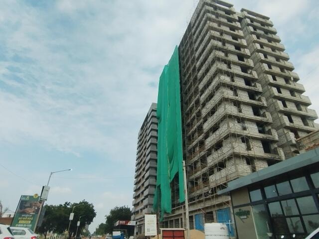 Dhiva Kalash Orlena - side view in Ahmedabad